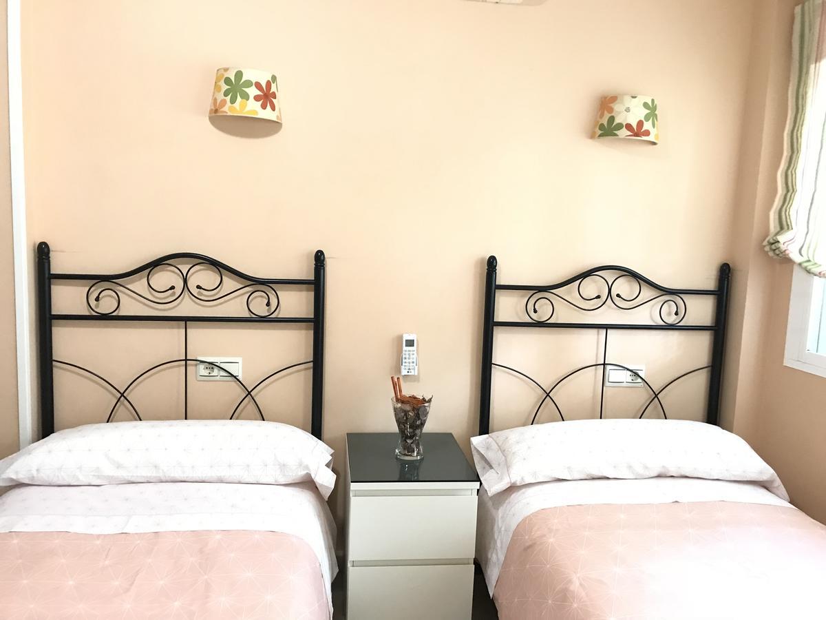 Apartamento Holidays On The Beach Torremolinos Kültér fotó